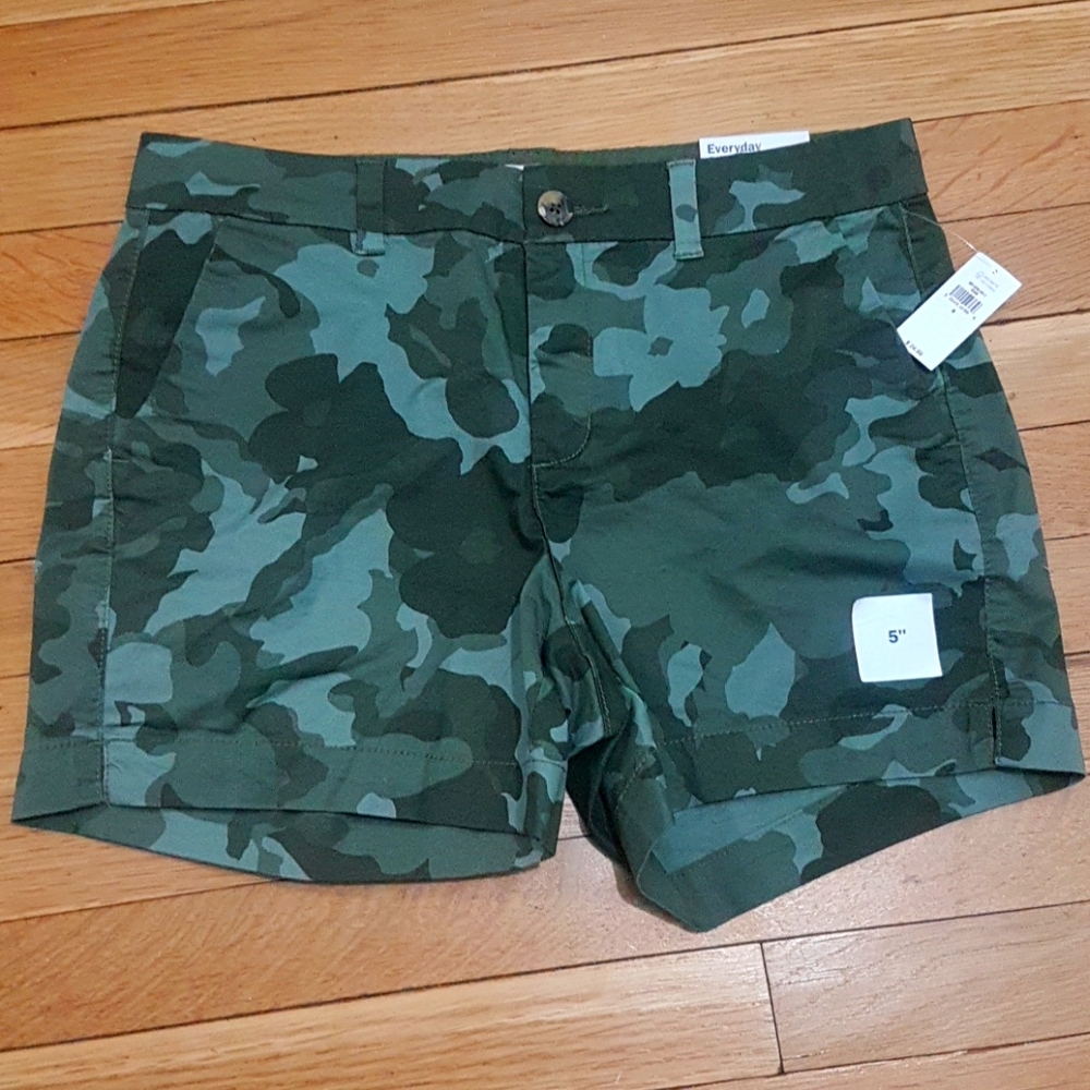 Old navy camo shorts size 6